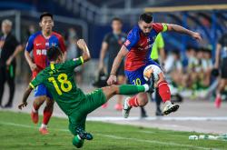 开云平台-国际足球比赛中球员技术高超