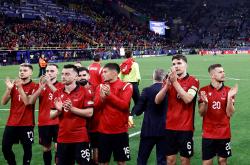 开云体育在线-欧洲足球赛事惊险对决引人入胜