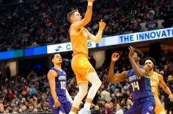 开云体育平台APP-尼日利亚男篮完胜黄蜂，米切尔打破历史纪录