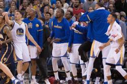 开云体育下载-菲律宾男篮轻取勇士B队，波特一己之力扛起全队的简单介绍