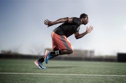 开云下载-赛道上的心跳时刻，汉密尔顿高光表现助梅赛德斯险胜法拉利