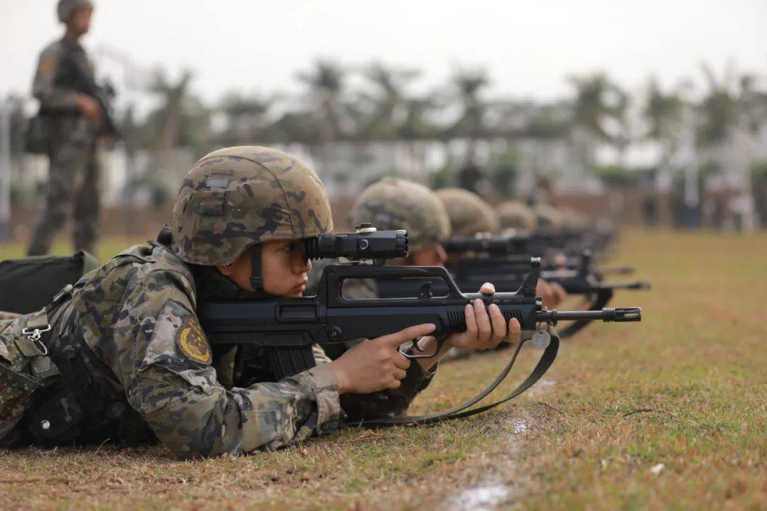 队伍士气高昂，精密战术布阵开战