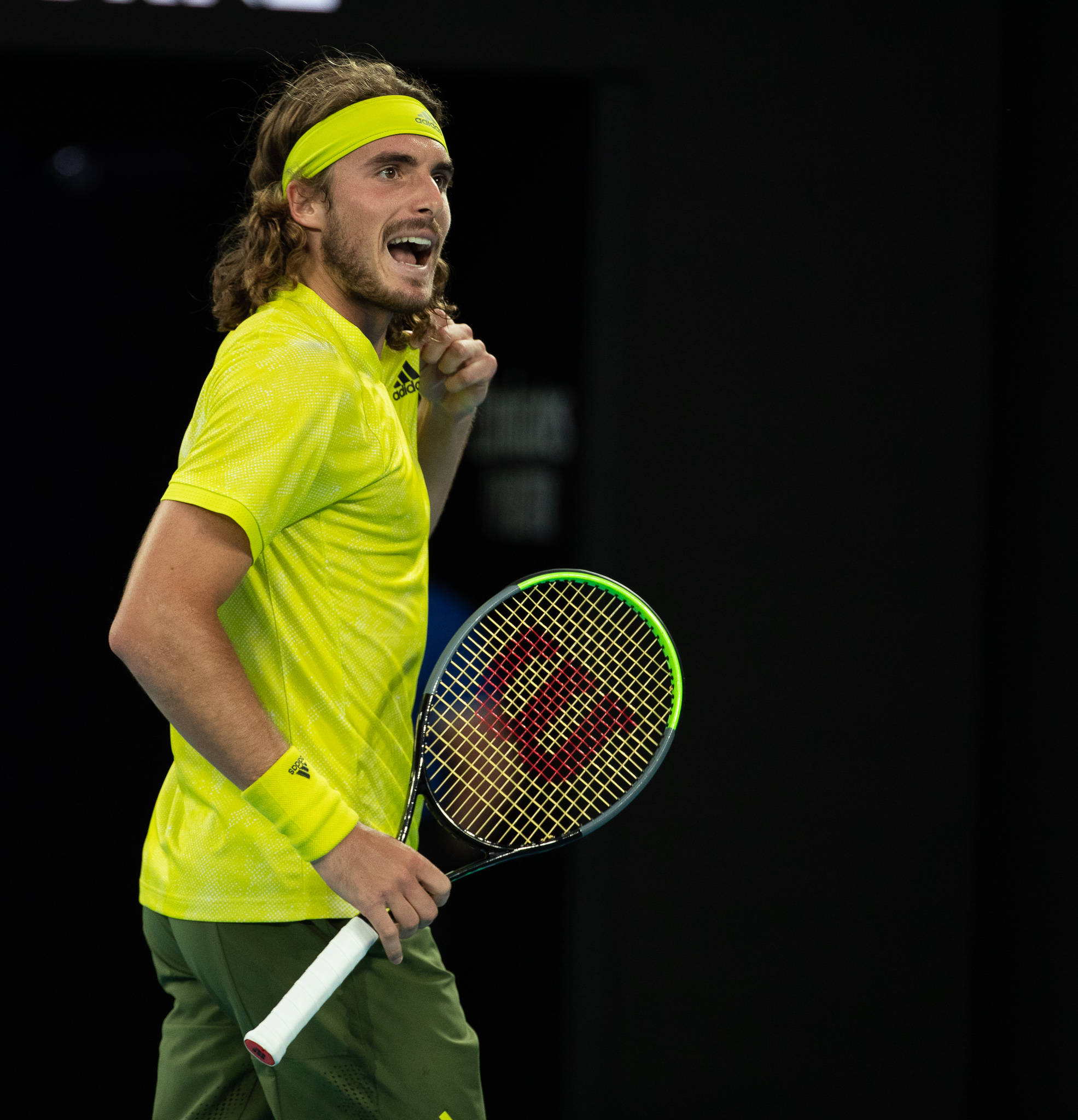 世界网球队险胜西班牙网球队，西西帕斯高光表现的简单介绍