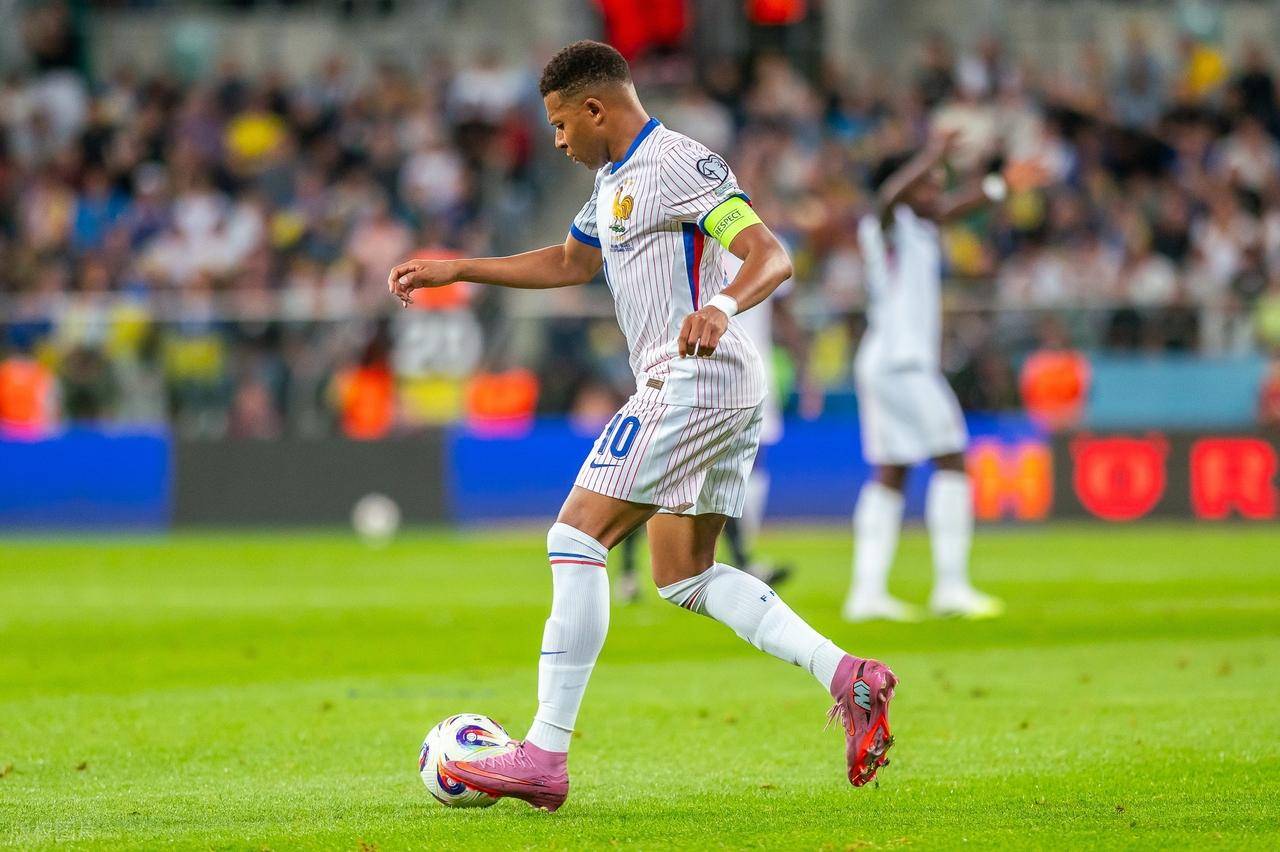 法国队实力雄厚，剿灭对手，稳坐小组第一