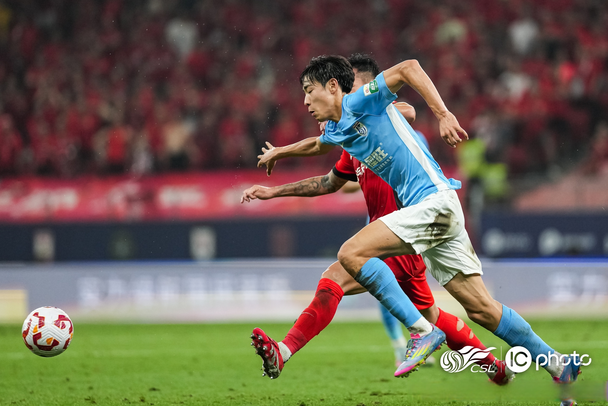 大连队主场告捷，展现出色团队合作！