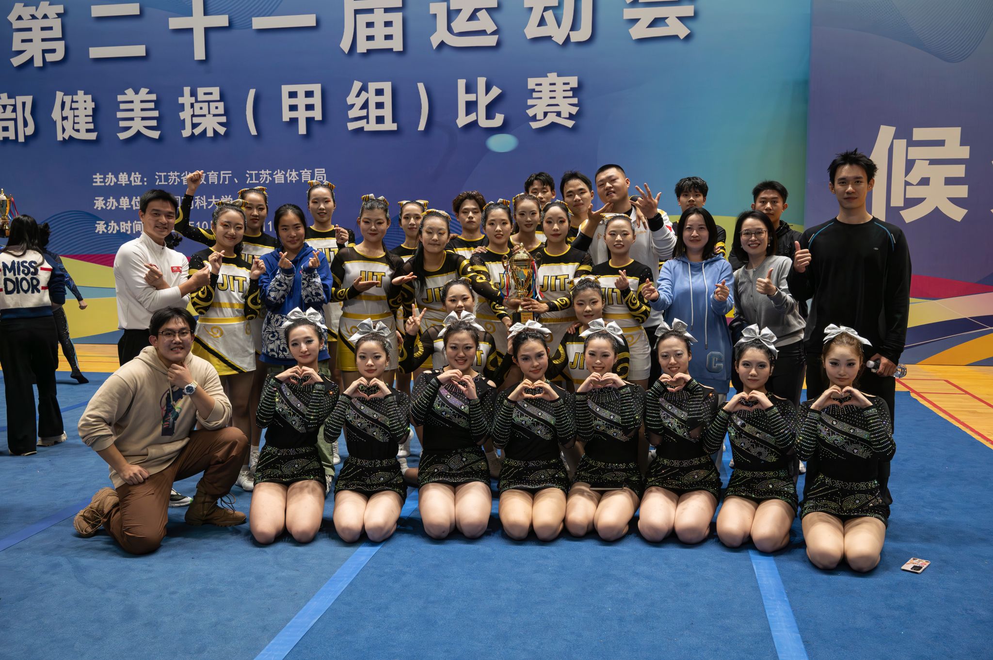 关于运动员勇创佳绩，收获观众喝彩的信息