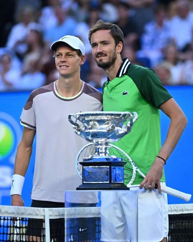 联合杯完胜年终总决赛，梅德韦杰夫点燃赛场的简单介绍