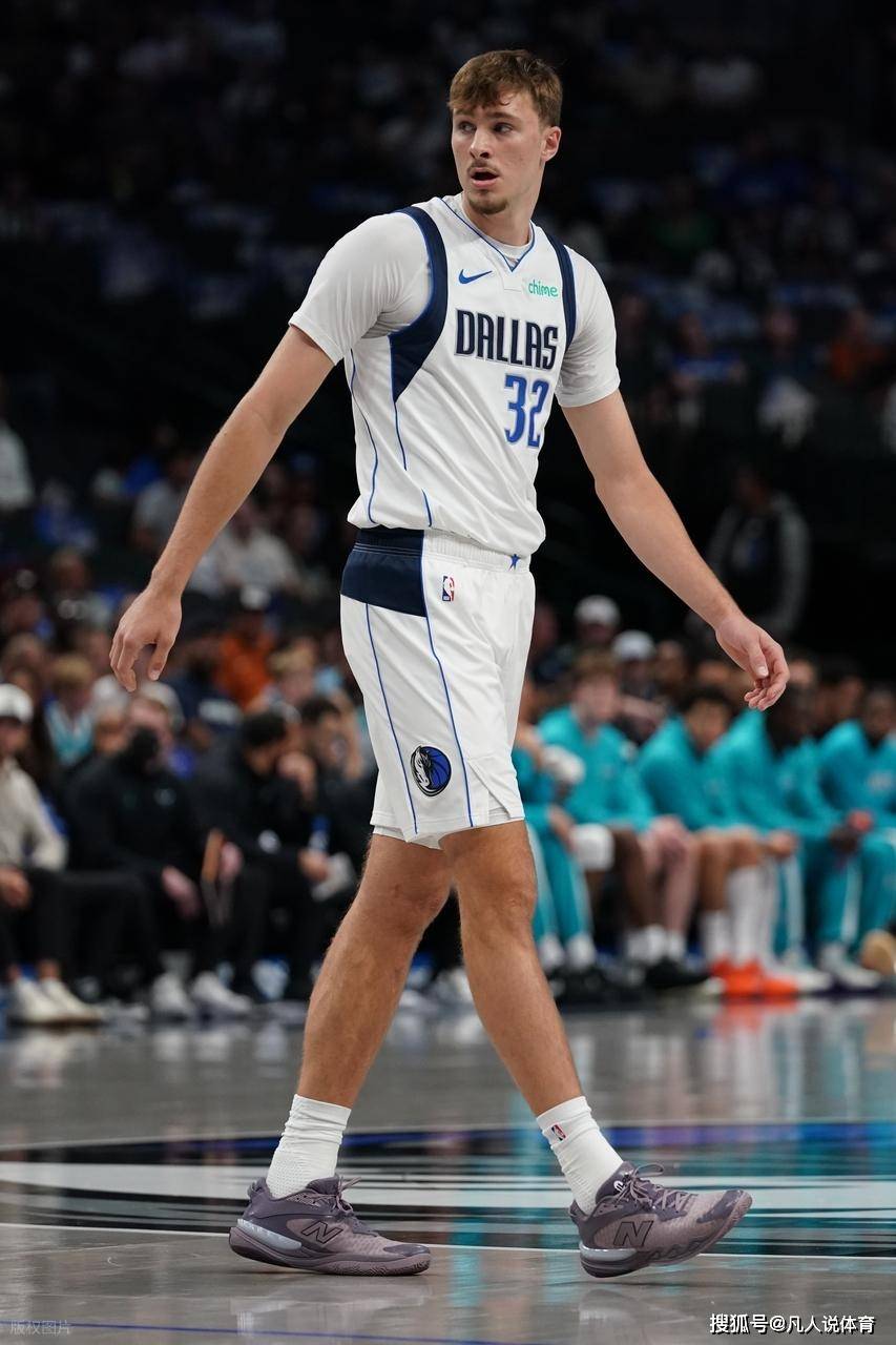 76人翻盘塞尔维亚男篮，克莱送出助攻