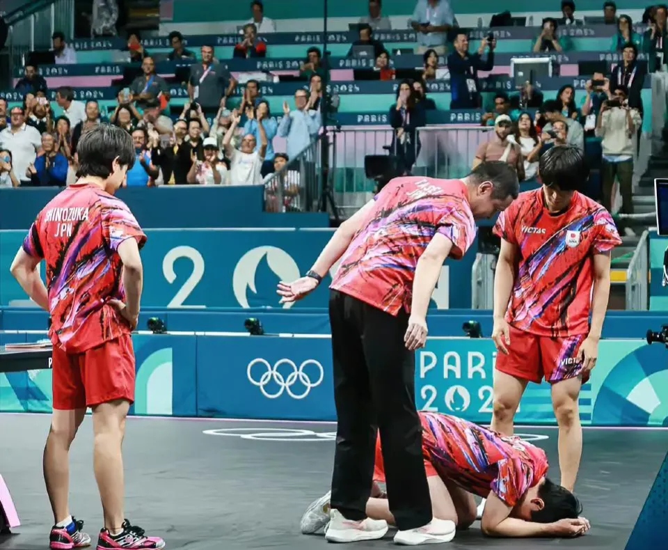 包含中国乒乓球队逆转瑞典乒乓球队，张本智和制霸全场的词条