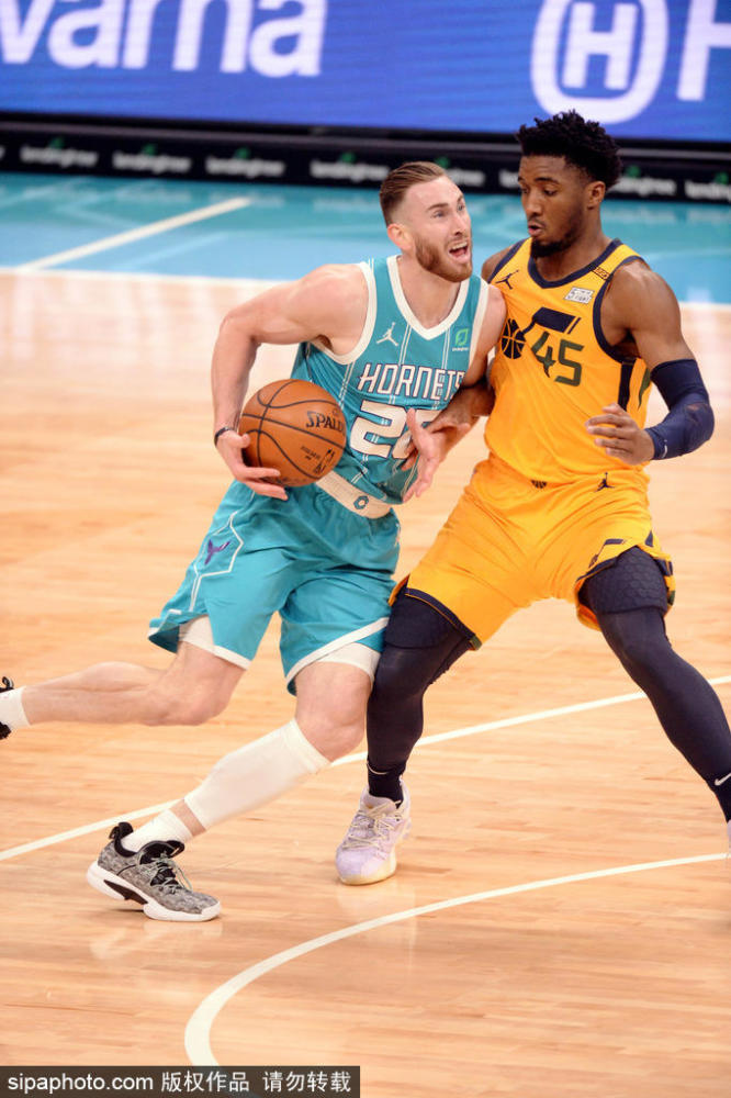 尼日利亚男篮完胜黄蜂，米切尔打破历史纪录