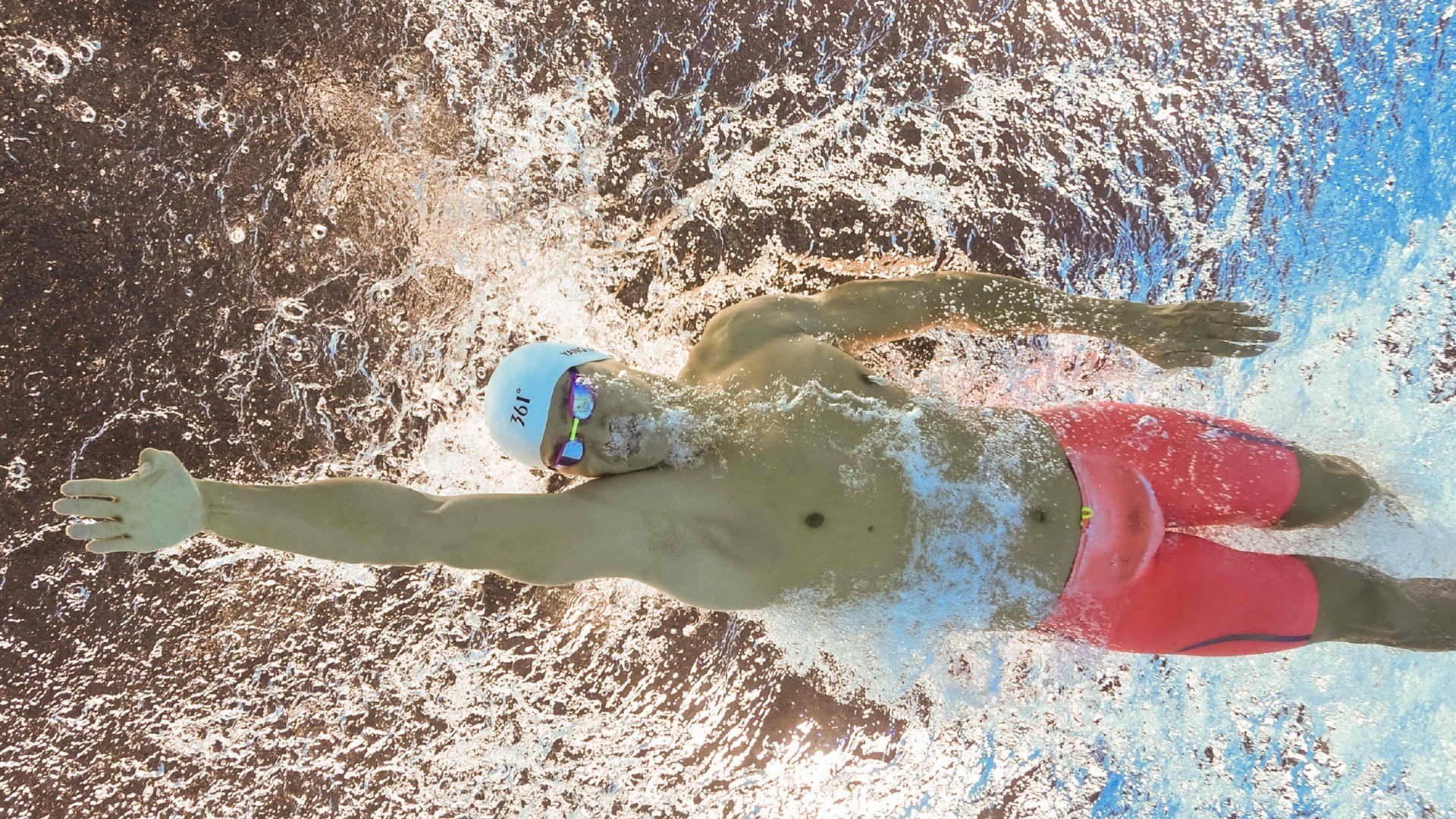 英超争冠焦点战与快船狂胜，竞技场上的两种激情