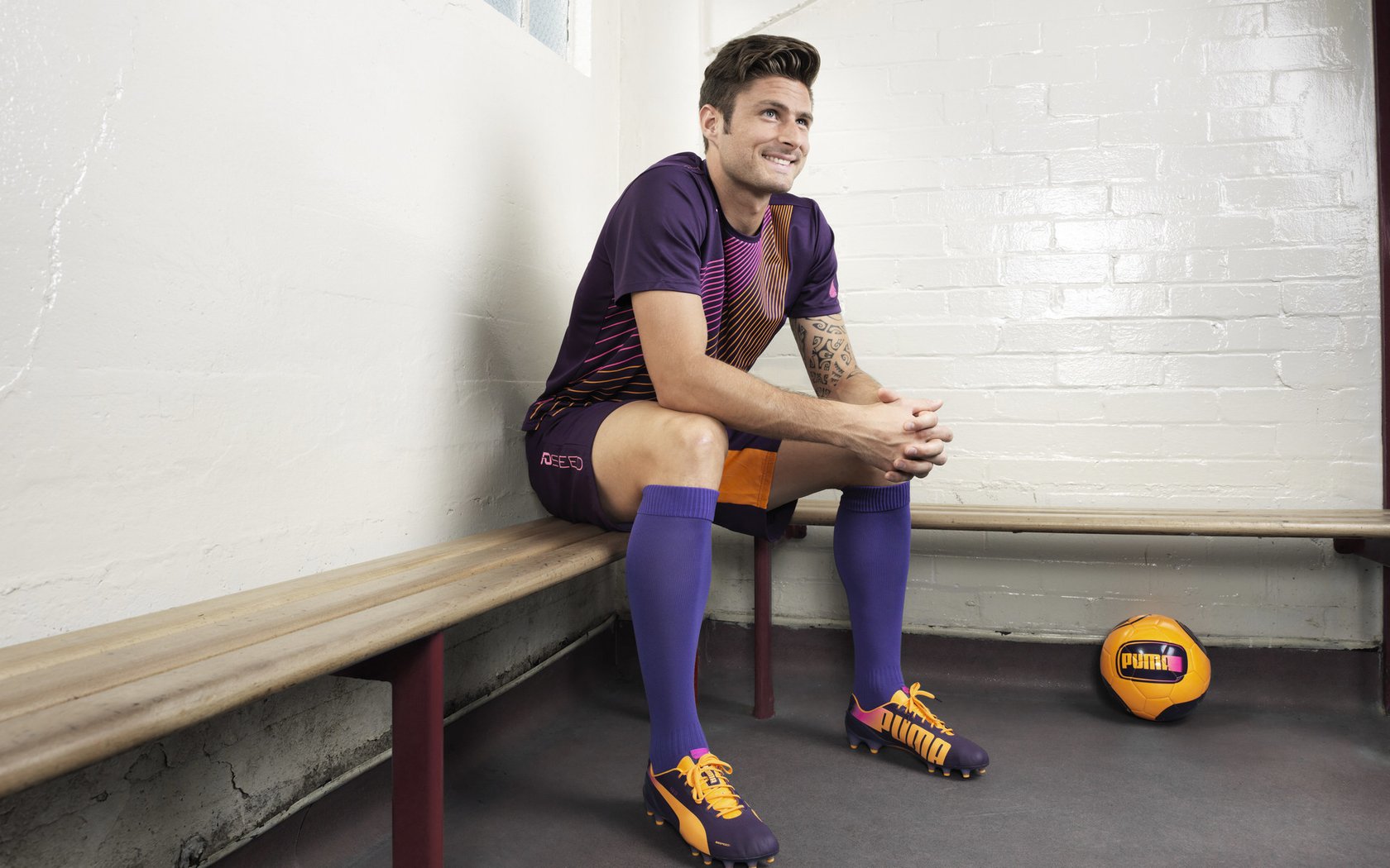 赛道烽烟，威廉姆斯鏖战红牛二队，塞恩斯点燃赛场